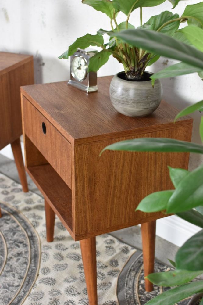 Szafka nocna Bedie + / Pastform Furniture