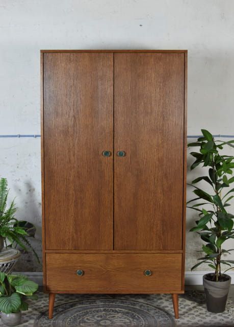 Szafa ubraniowa Vintge / Pastform Furniture