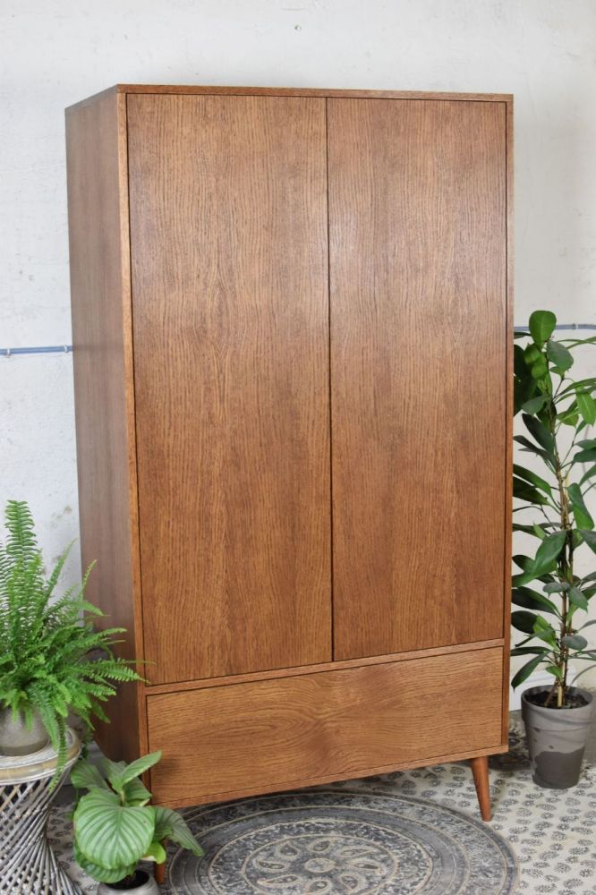 Szafa ubraniowa Vintage / Pastform Furniture