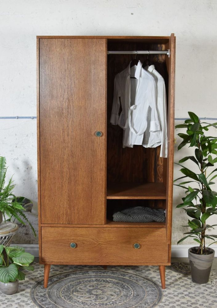 Szafa ubraniowa Vintage / Pastform Furniture