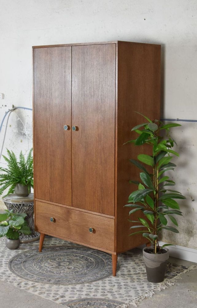 Szafa ubraniowa Vintage / Pastform Furniture