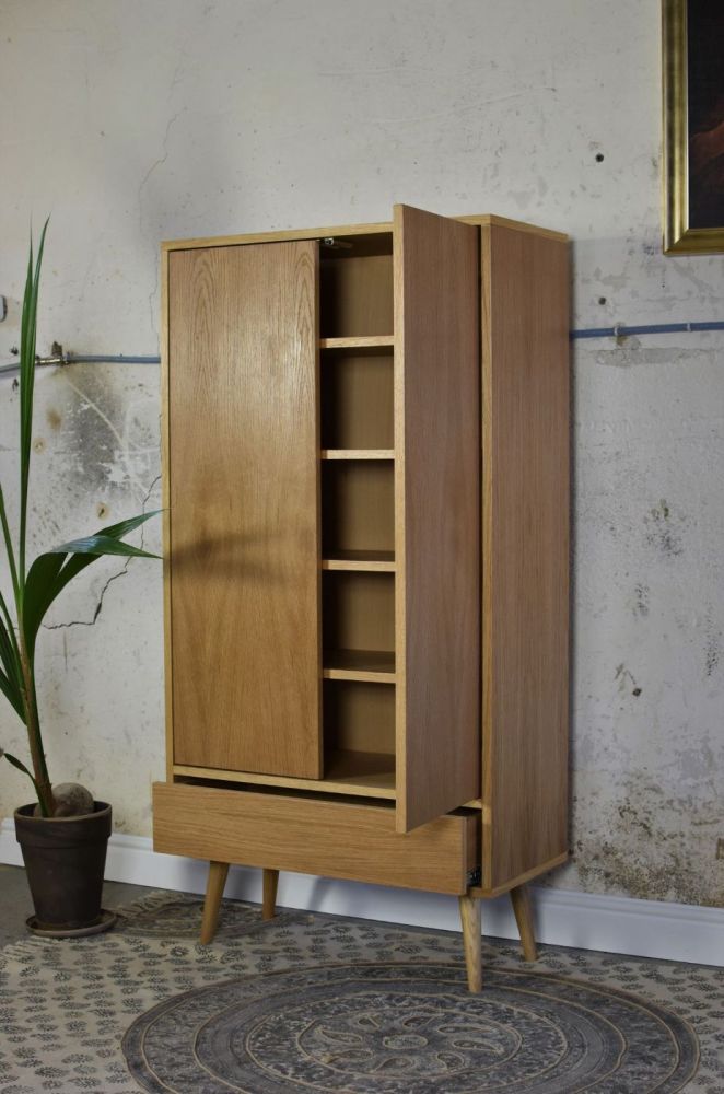 Szafa ubraniowa Cop Light / Pastform Furniture