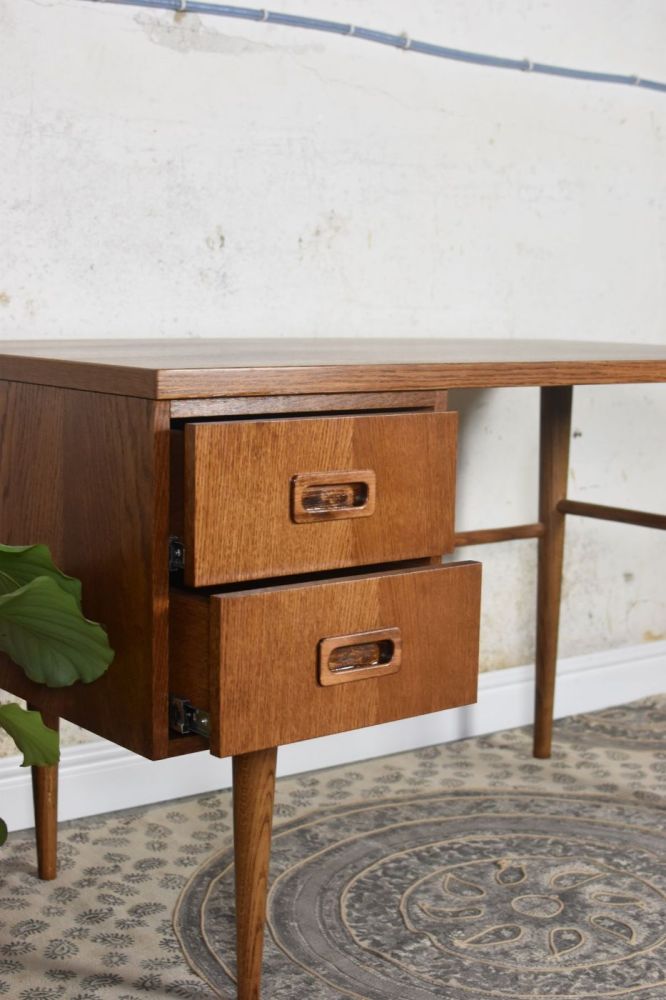 Biurko Past / Pastform Furniture