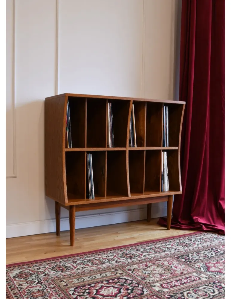 Komoda Lorn Vinyl / Pastform Furniture