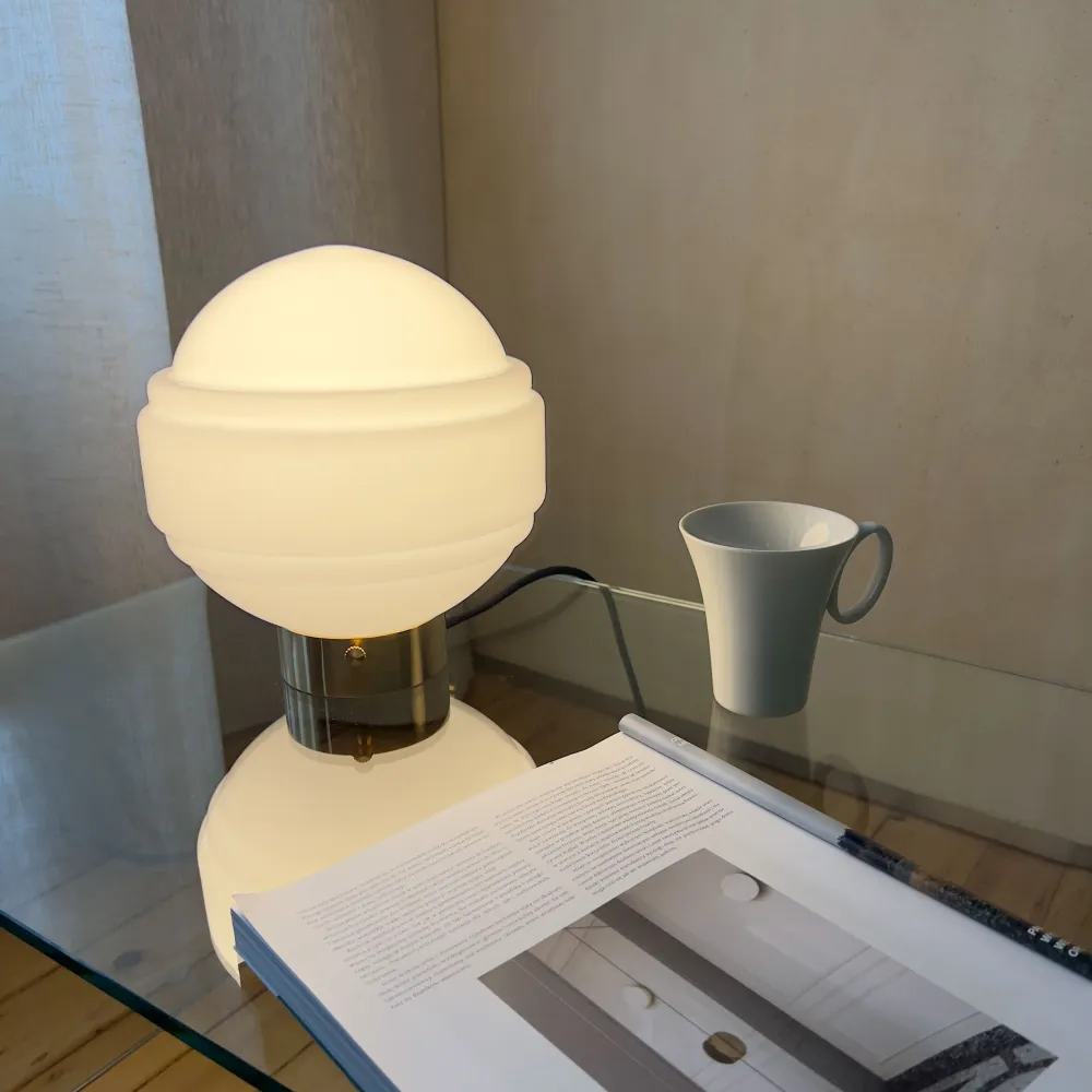 Szklana Lampa Stołowa / Saturn / Embassy Interiors