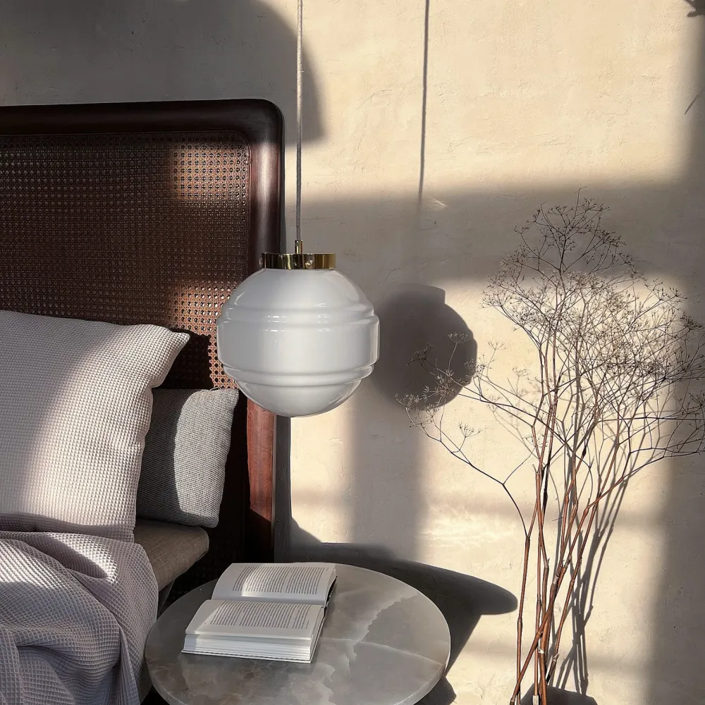 Szklana Lampa Wisząca / Saturn / Embassy Interiors