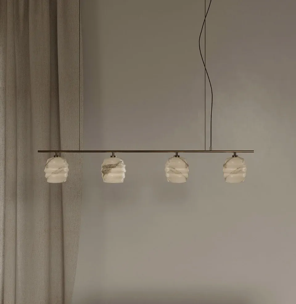Alabastrowy Żyrandol / Kalliope, poczwórna konstelacja / Embassy Interiors