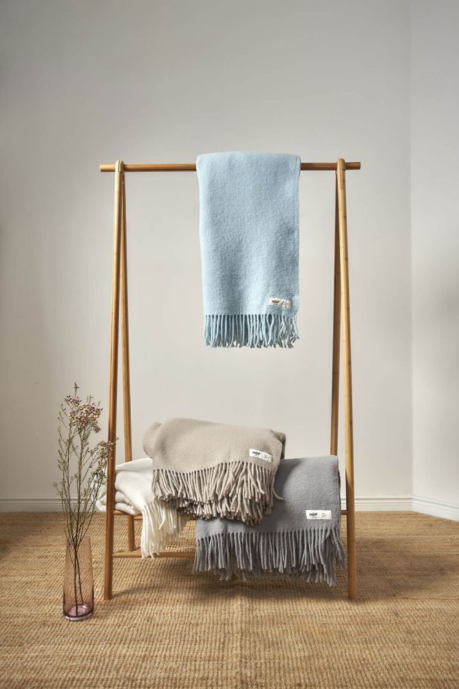 Wełniany koc Yeti / pastelowy błękit / HOP Design