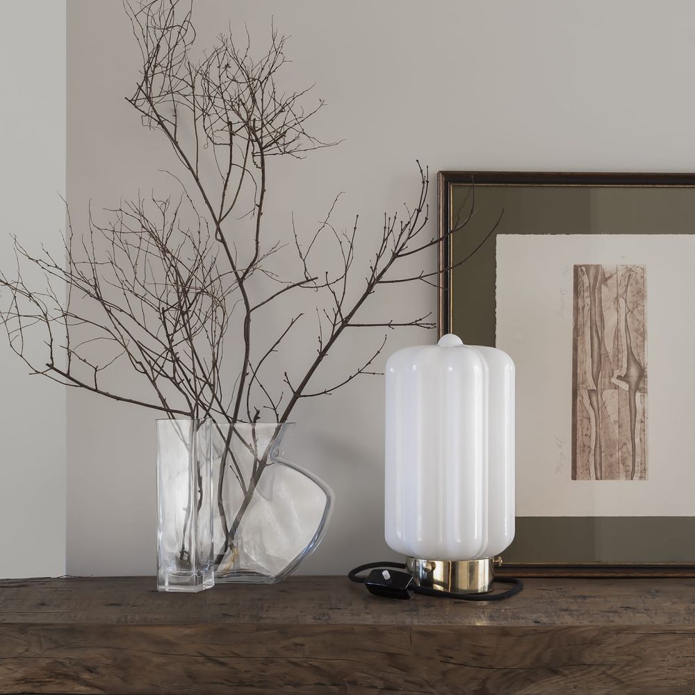 Szklana Lampa Stołowa / Deco Opalowe / Embassy Interiors