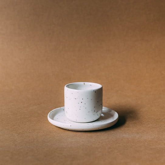 Czarka PopUp espresso ze spodkiem / biały nakrapiany / Zakwas Studio