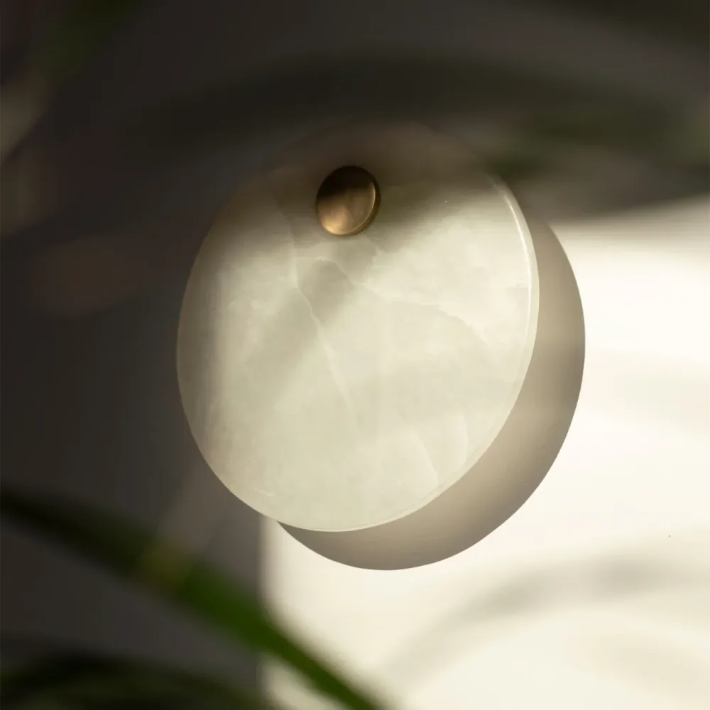 Alabastrowy Kinkiet Eos / Embassy Interiors
