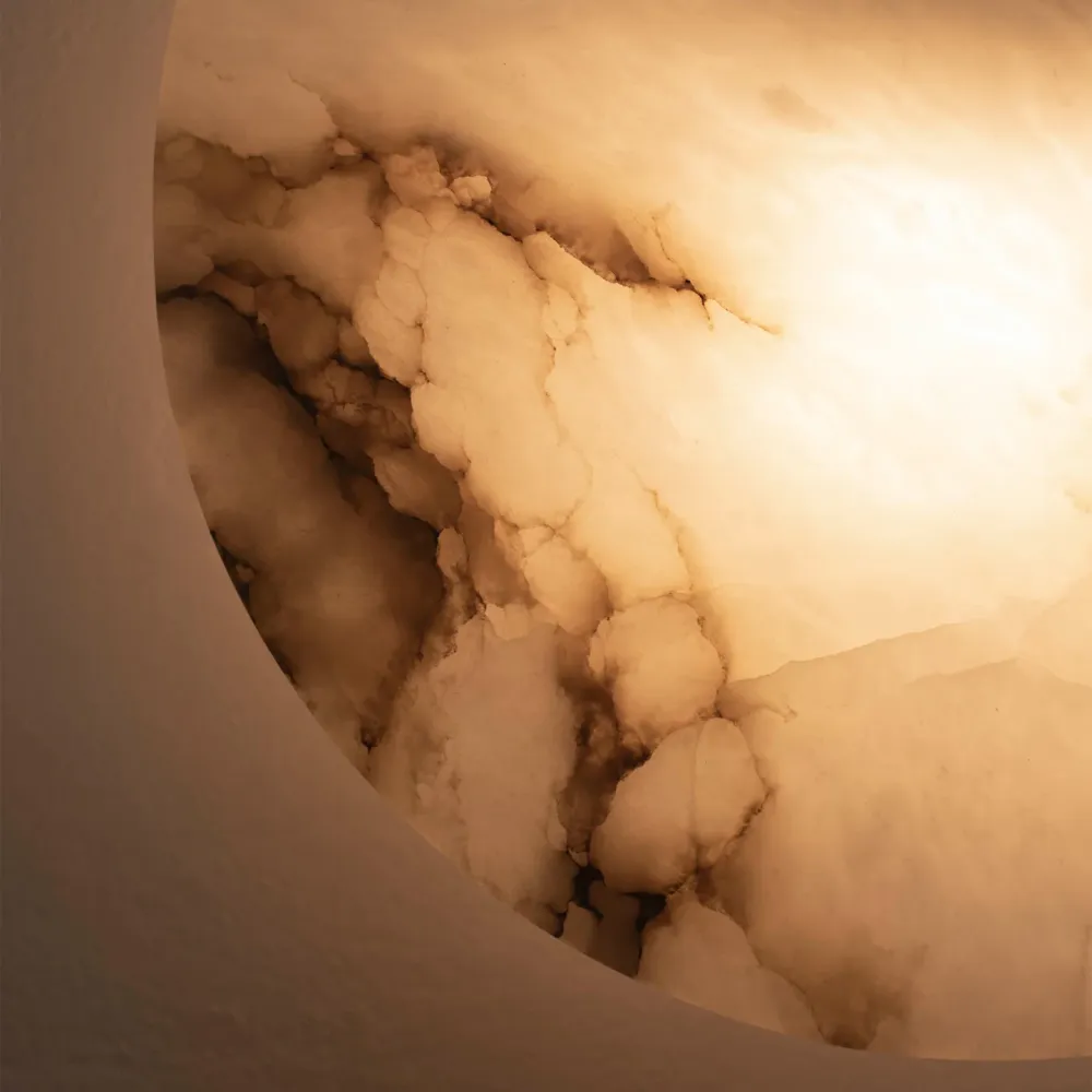 Alabastrowy Kinkiet Eos / Embassy Interiors