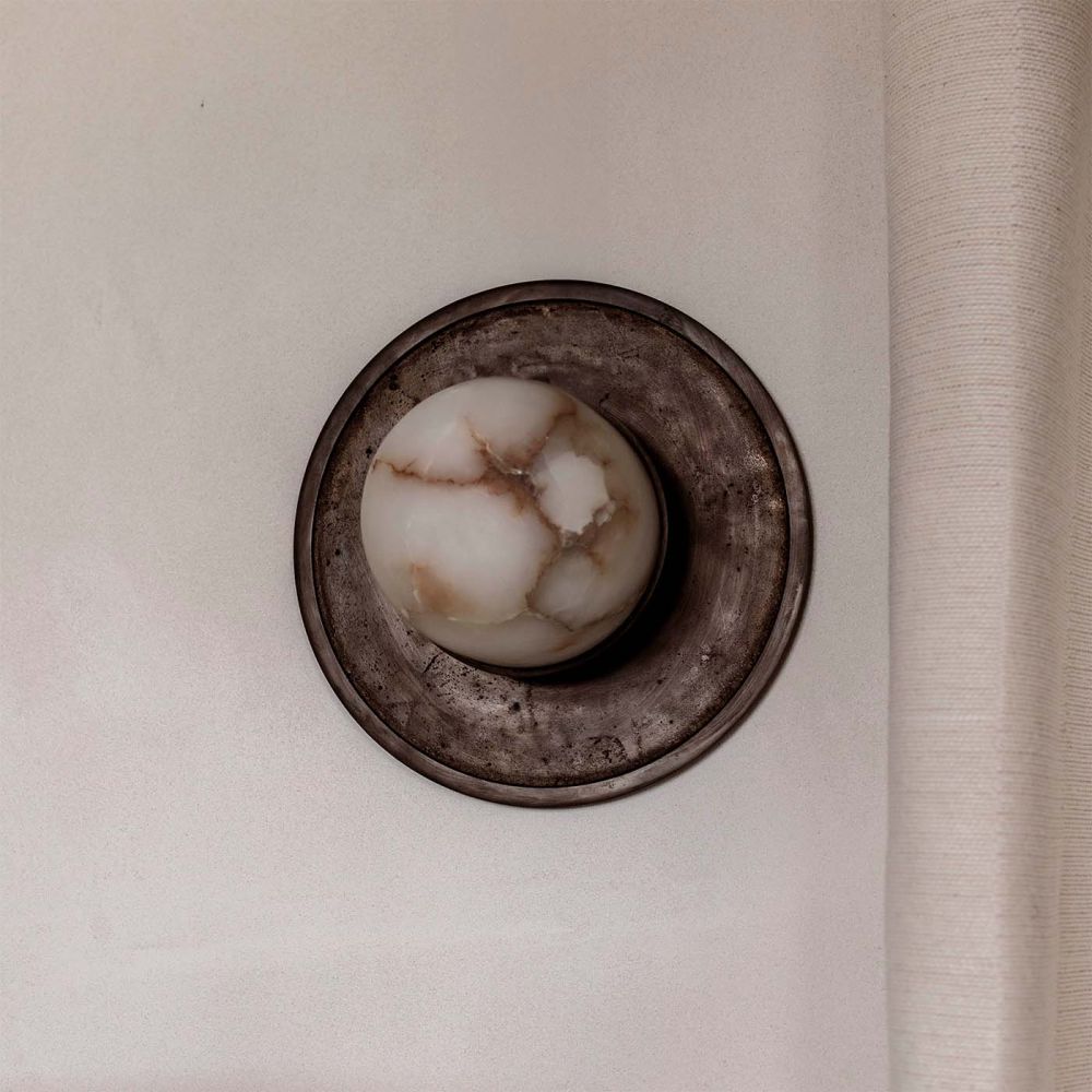 Alabastrowy Kinkiet Full Moon / Embassy Interiors