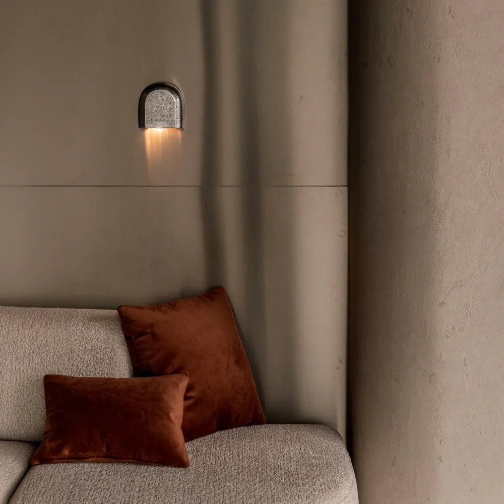Aluminiowy Kinkiet Fobos / Embassy Interiors