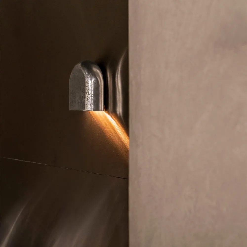 Aluminiowy Kinkiet Fobos / Embassy Interiors