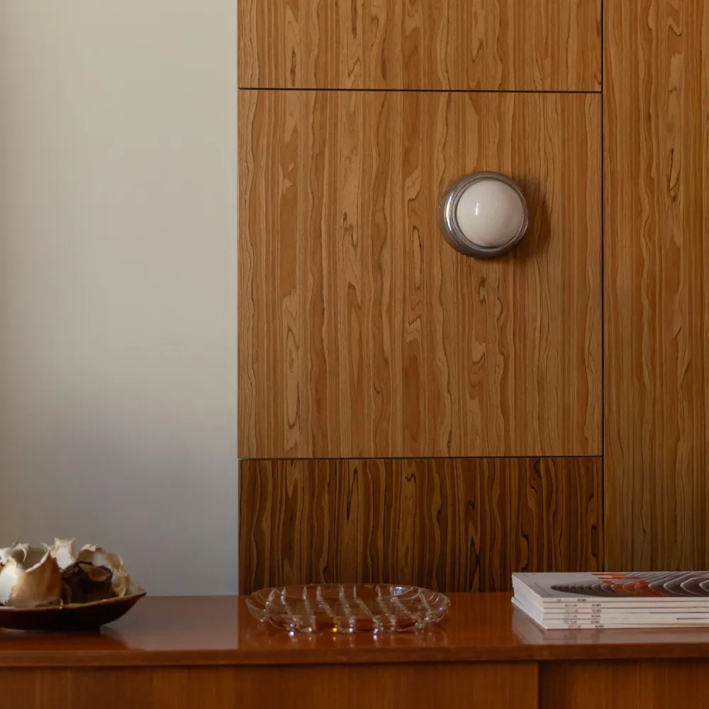 Aluminiowy Kinkiet Solo / Embassy Interiors