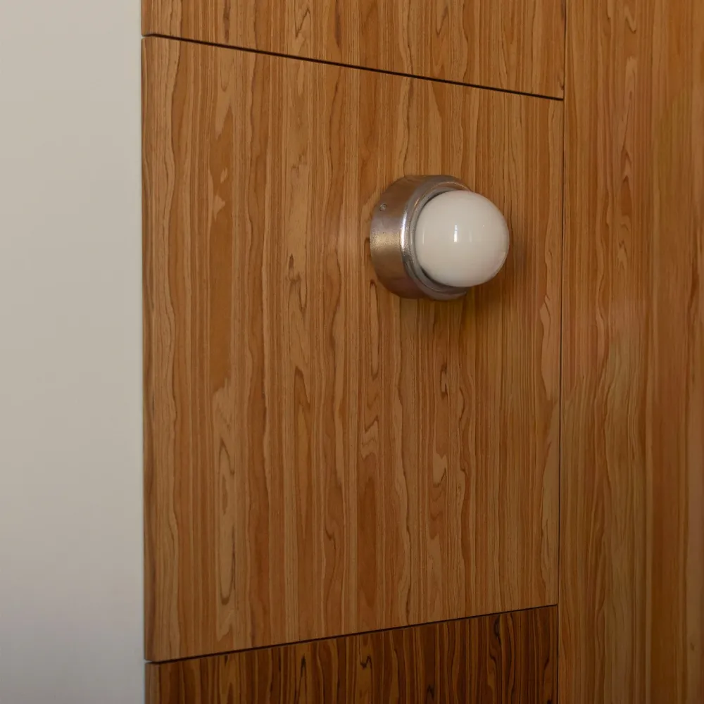 Aluminiowy Kinkiet Solo / Embassy Interiors