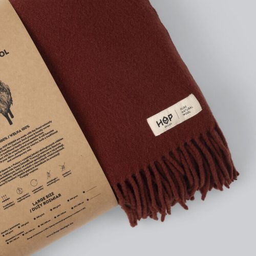 Wełniany koc Yeti / bordowy / HOP Design