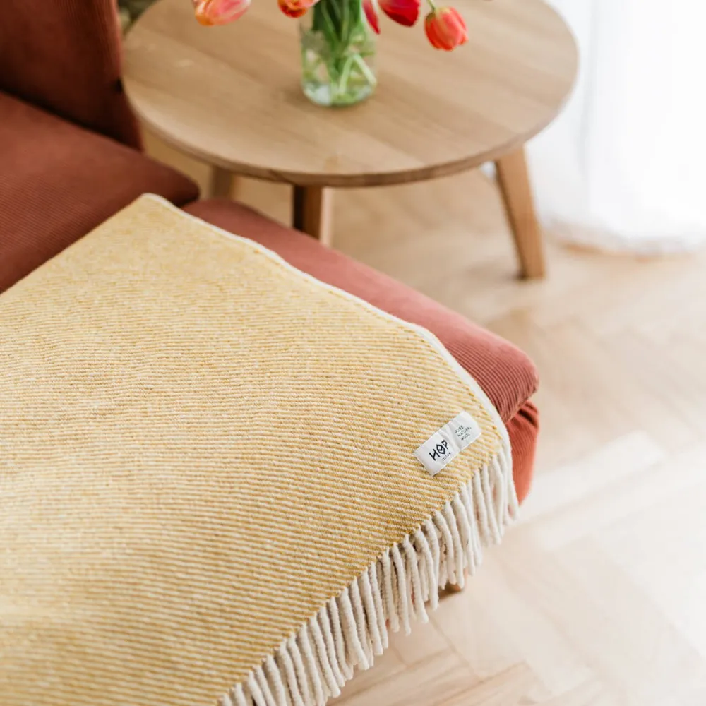 Wełniany koc Ruru / musztardowy ecru / HOP Design