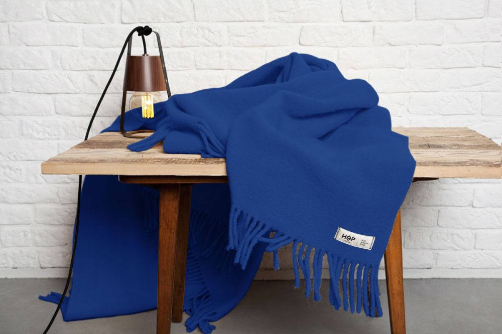 Wełniany koc Yeti / kobalt / HOP Design