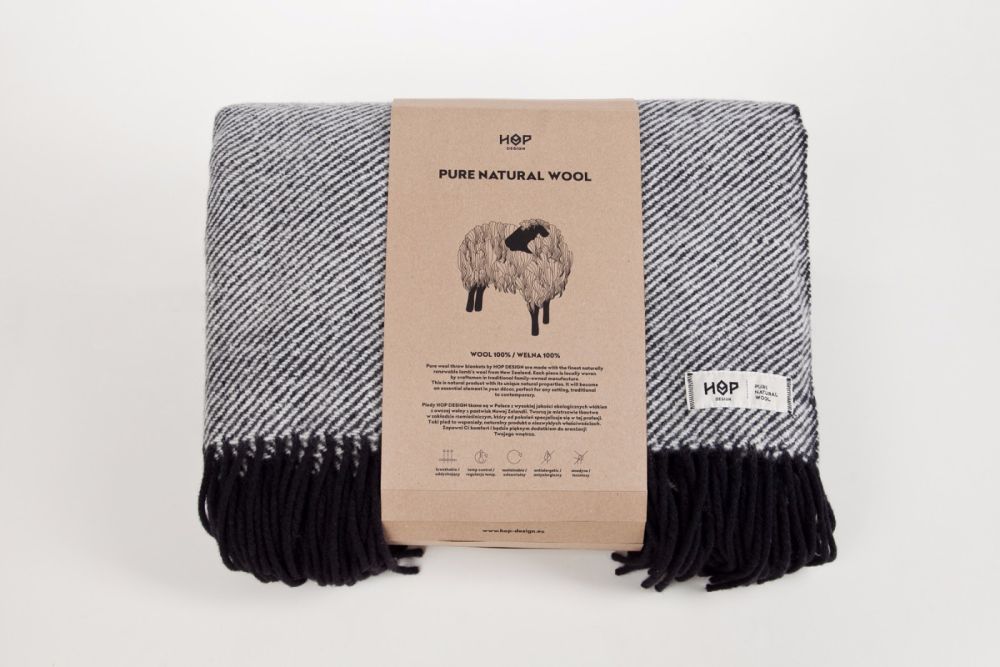 Wełniany koc RURU / czarny / HOP Design