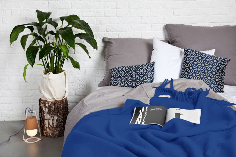 Wełniany koc Yeti / kobalt / HOP Design