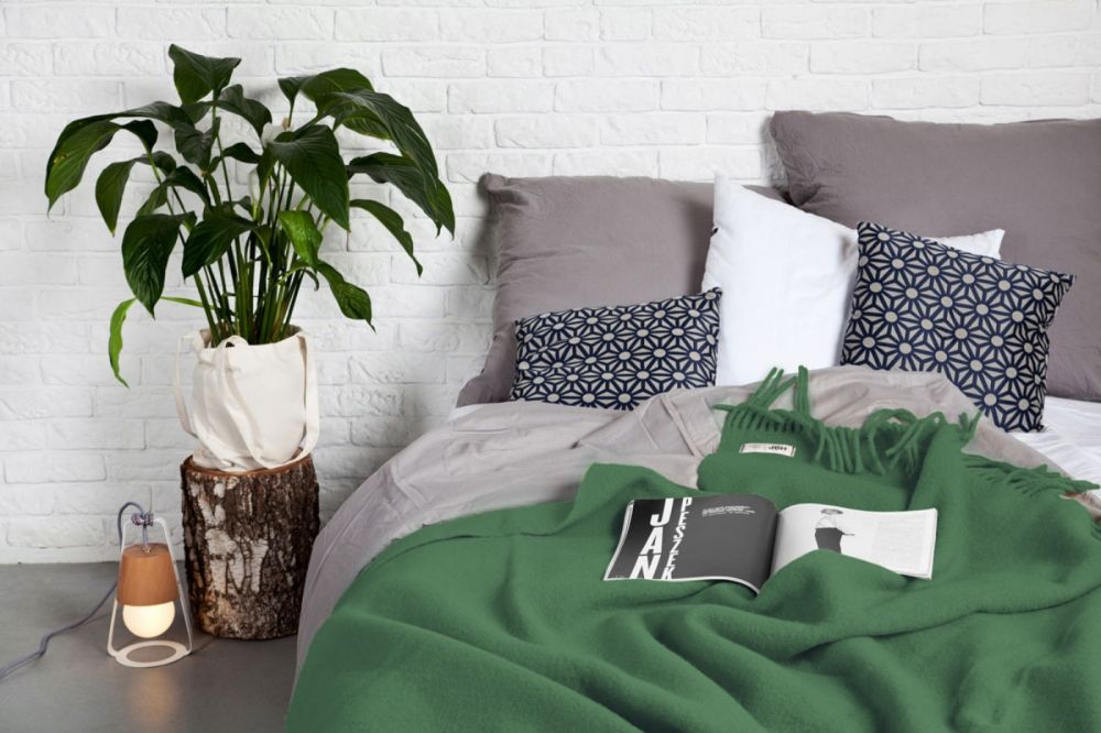 Wełniany koc Yeti / kobalt / HOP Design